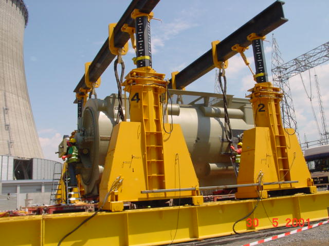 如何用液壓龍門吊來進行重型機械搬運的定位安裝? 如何用液壓龍門吊來進行重型機械搬運的定位安裝?