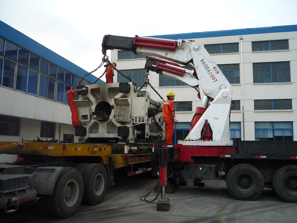 注塑機設(shè)備搬運吊裝