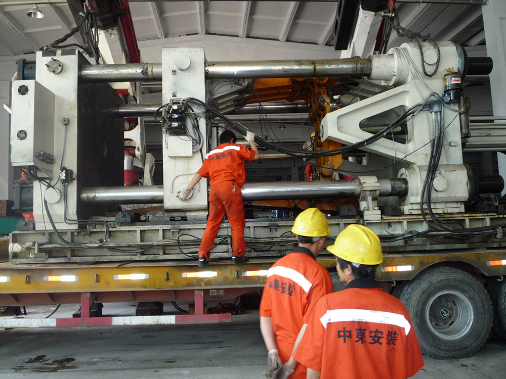 注塑機設(shè)備搬運吊裝