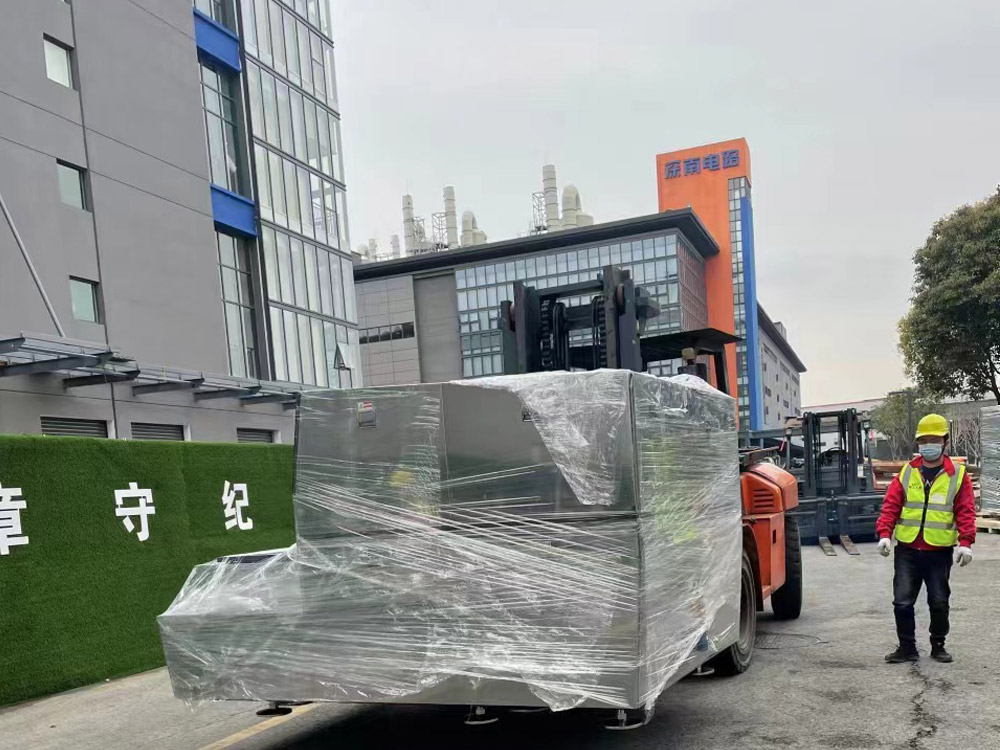 二樓平臺無塵室吊裝作業 二樓平臺無塵室吊裝作業